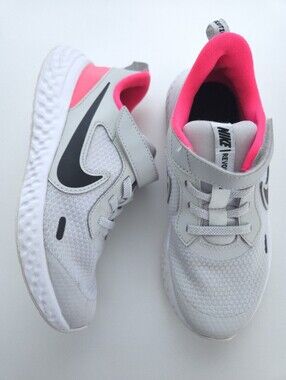 Nike Youth Revolution Sneakers size 1Y